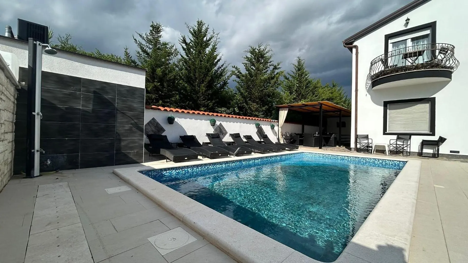 Family Friendly Apartments With A Swimming Pool Pula - 22040 0*,