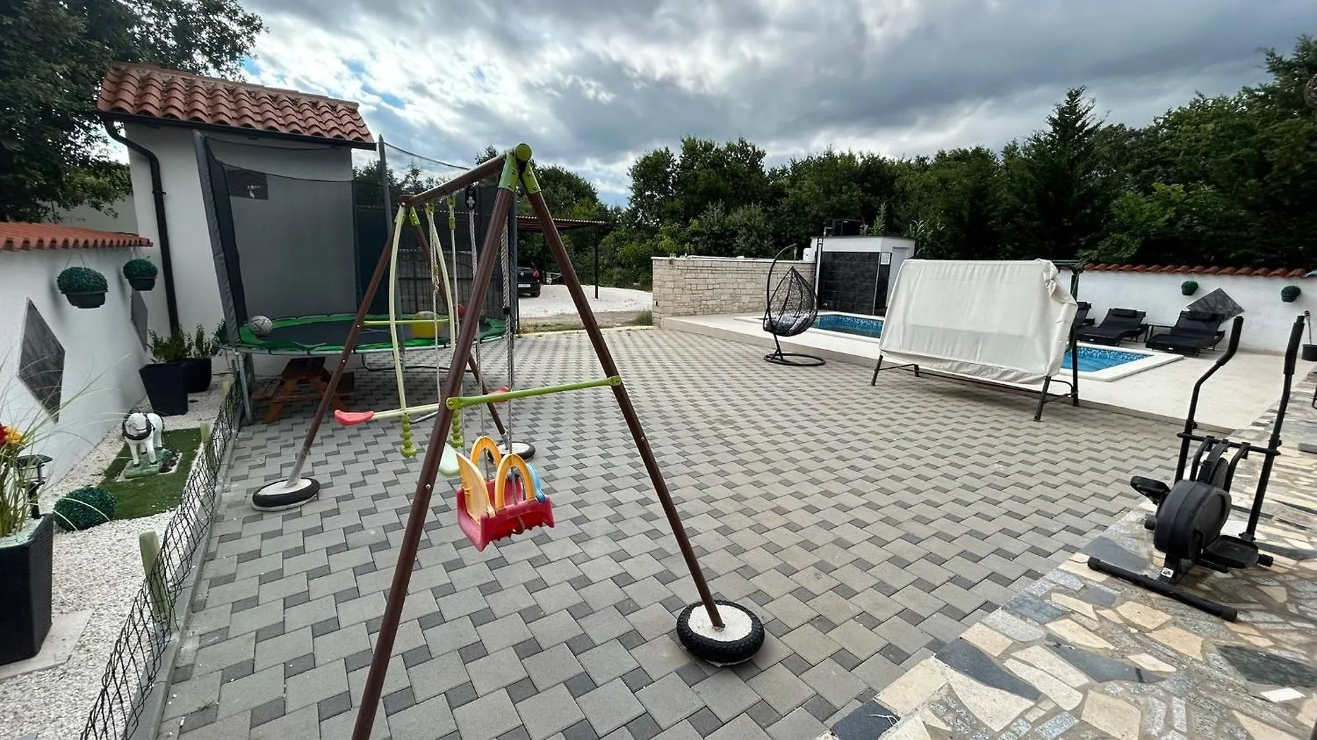 Family Friendly Apartments With A Swimming Pool Pula - 22040